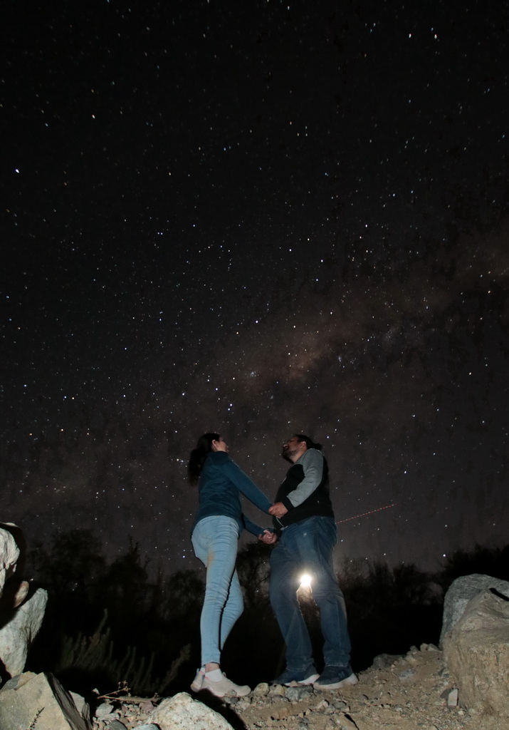 Retrato nocturno con la Vía Láctea de fondo en Observatorio Chakana, Pisco Elqui